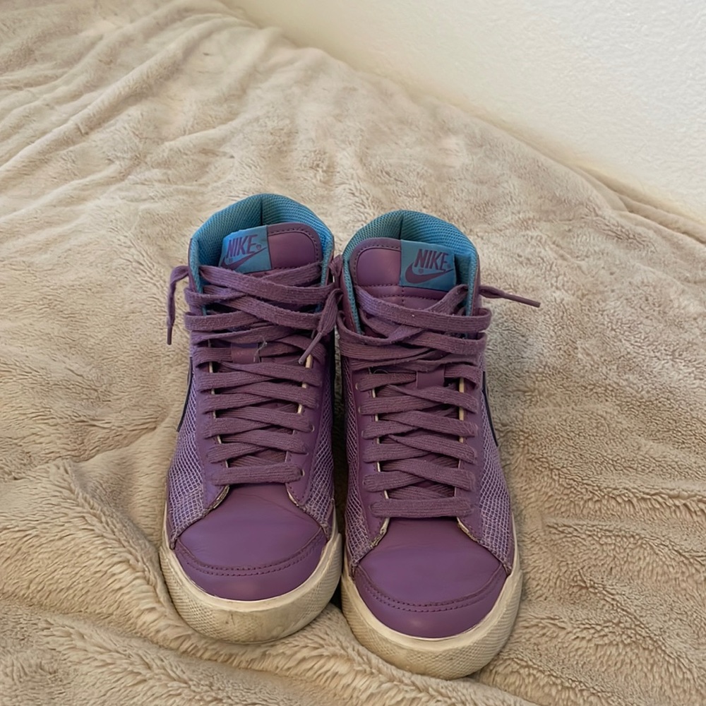 PURPLE NIKE BLAZERS